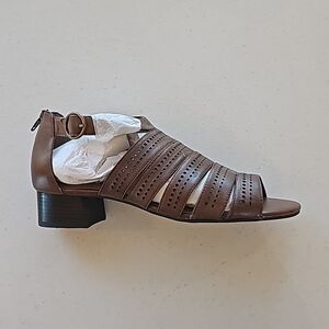 New Clark's Bella Vita Betsy Sandal in Camel Burnished Leather, Size 11 WW